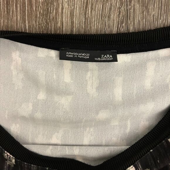 Zara Printed Overlay Top |‎ Women’s Size Medium | Black & White Abstract Design - Picture 7 of 7